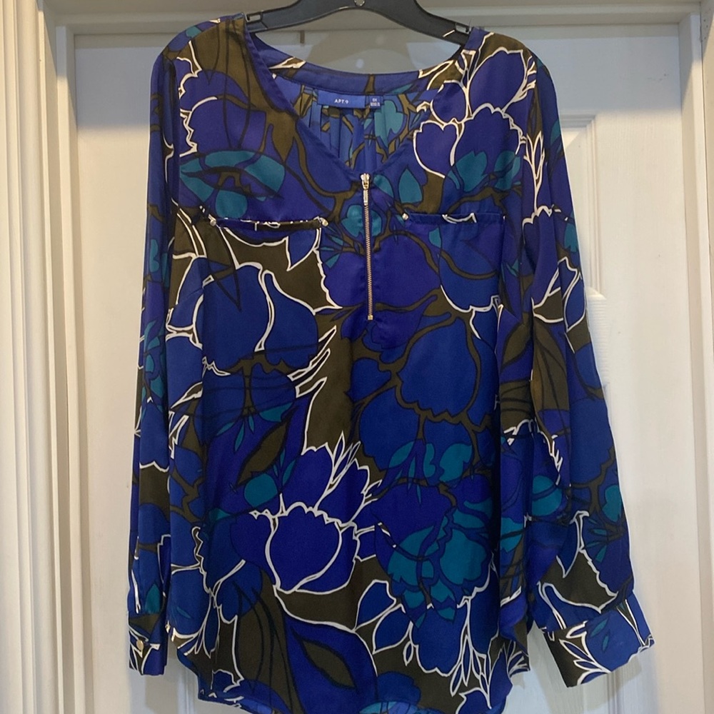 Women’s size 0X satin feel long sleeve top multi color